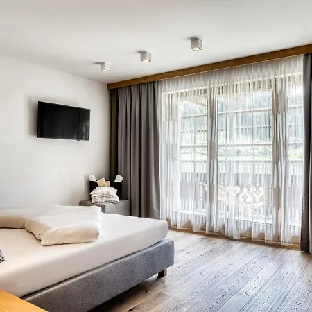 Naturresort Puradies فندق ليوغانغ