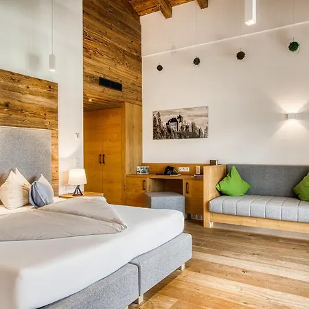 Naturresort Puradies فندق ليوغانغ
